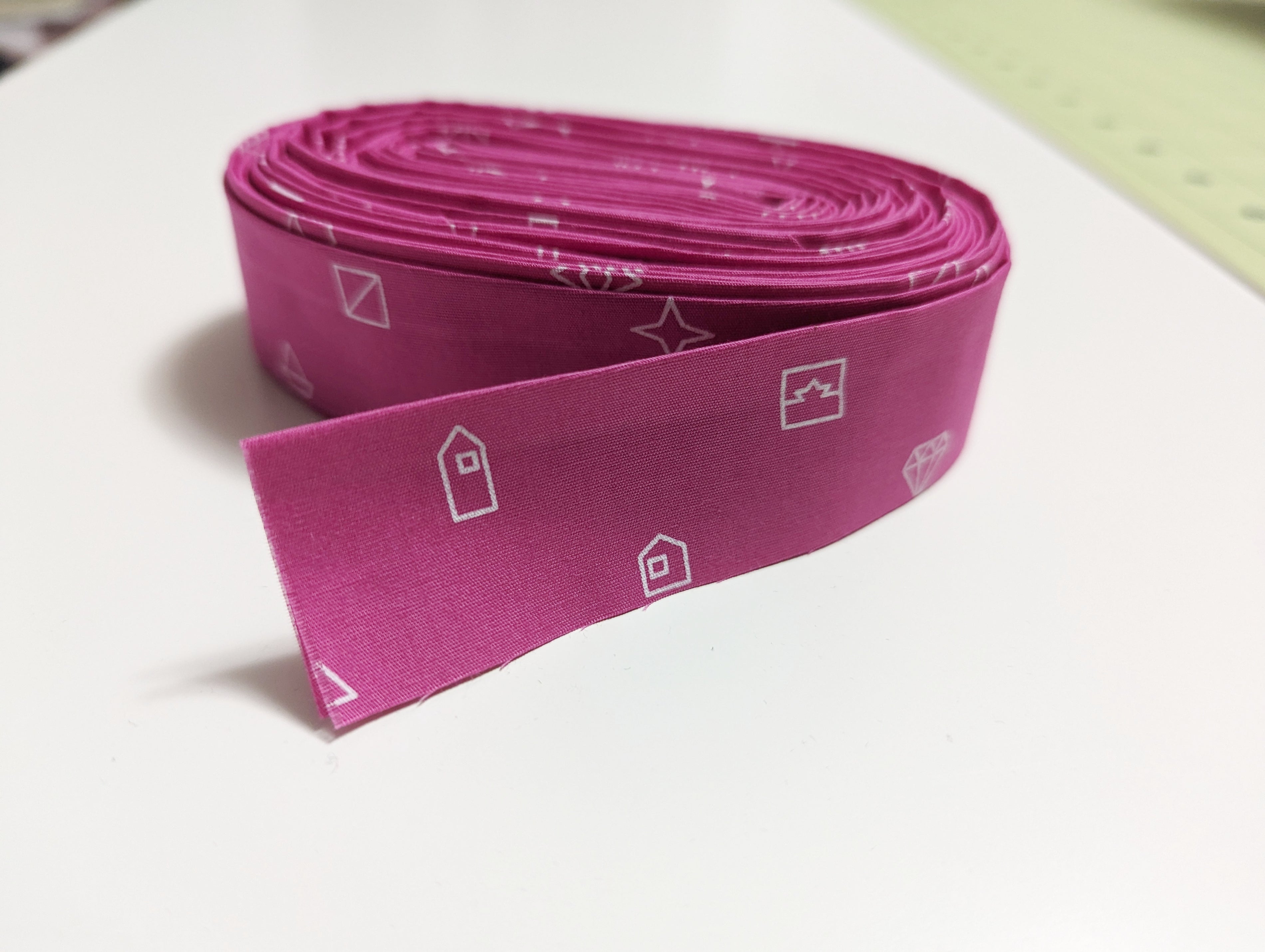 Quilt Binding - Hopscotch Trinkets - Passion - 336 inches