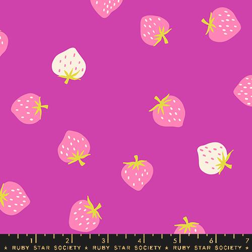 Strawberry Toss Berry, 1/2 Yard