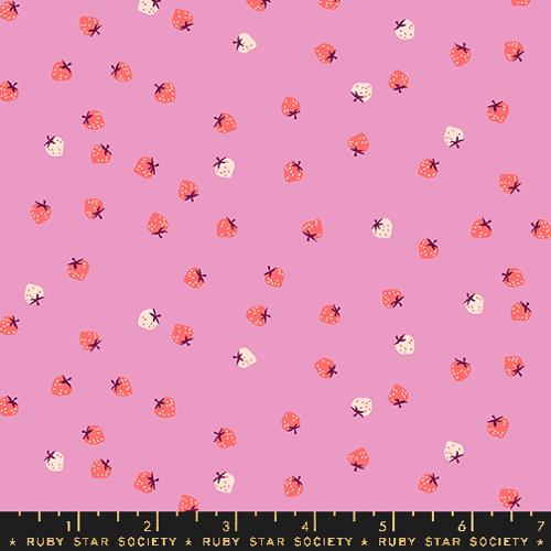 Strawberry Mini Berry Daisy, 1/2 Yard