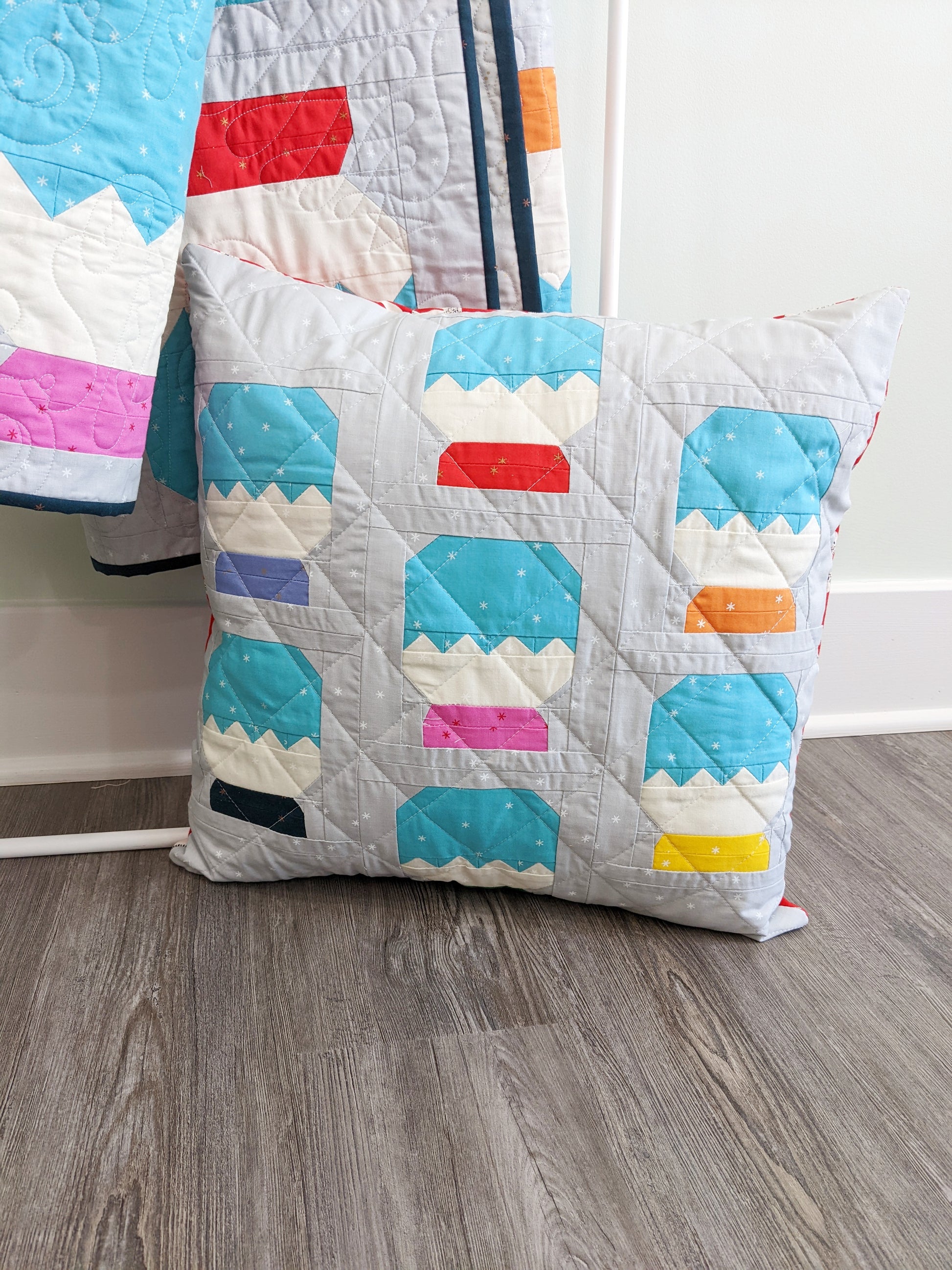 SAMPLE SALE - Shake It Up Quilt + Pillow Cover