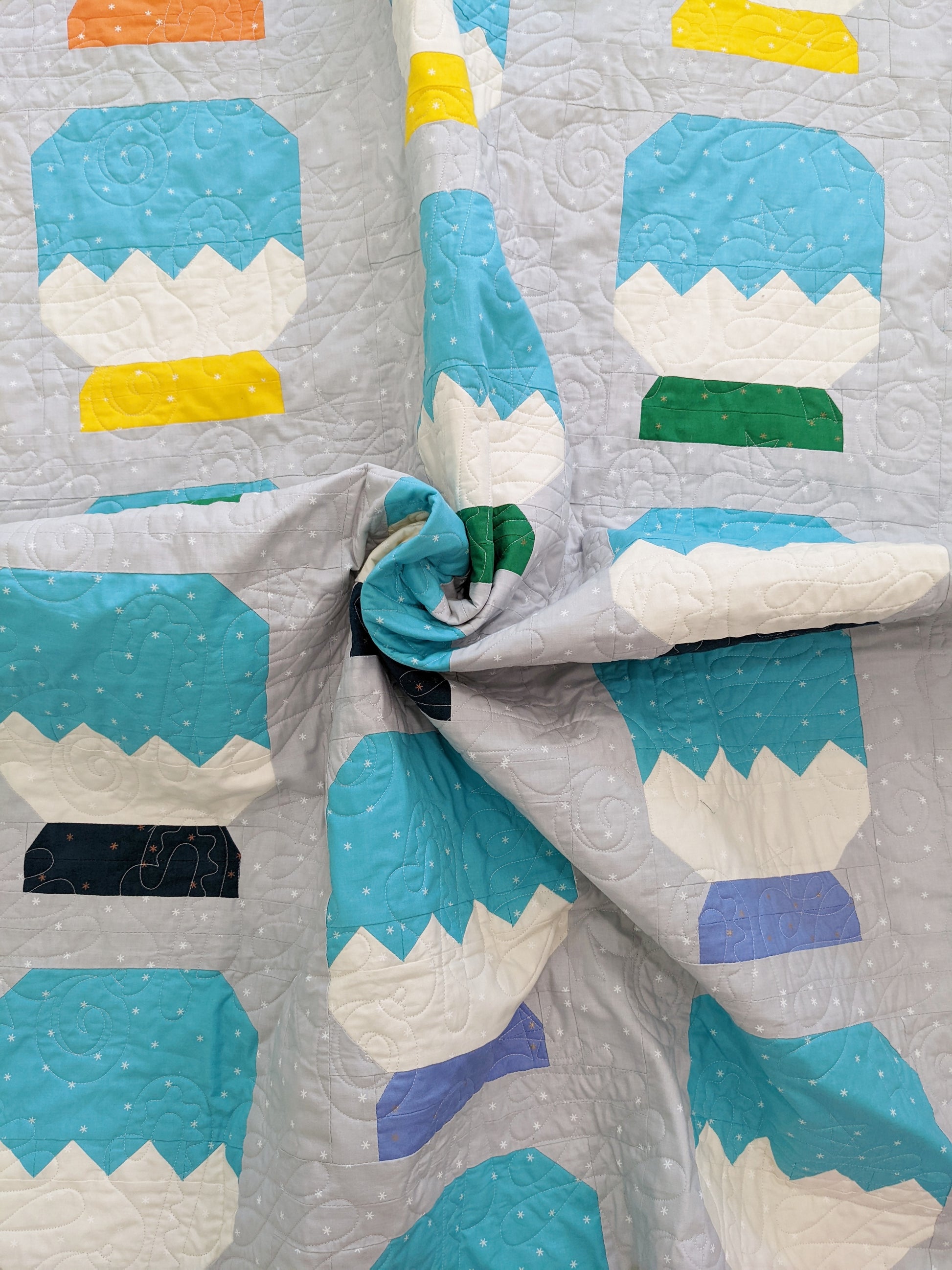 SAMPLE SALE - Shake It Up Quilt + Pillow Cover